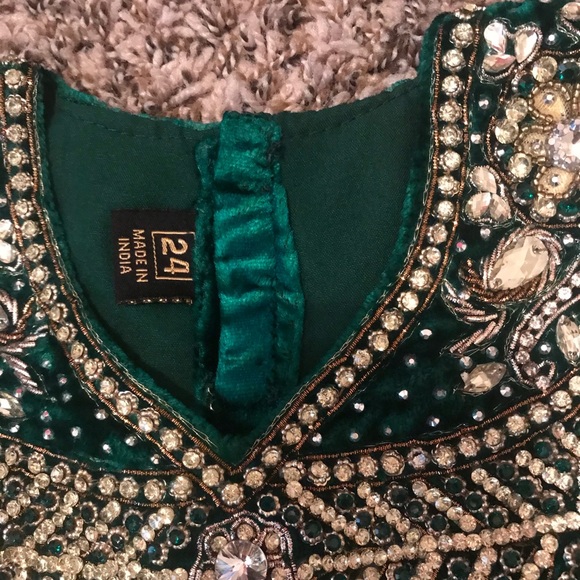 Beautiful 3 piece outfit - Picture 5 of 8